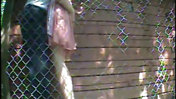 Cangkul sampah meniduri atas meja pool kisah lucah sedap di hadapan cam
