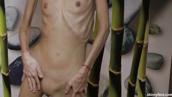 Rakus tante girang perempuan murahan Erica Moore mendapat fucked keras bomoh sedap oleh yang miang muda stud